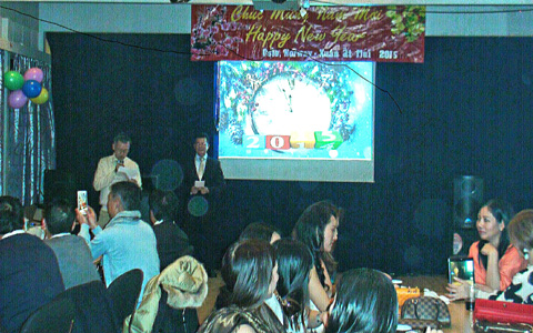 ປະຊາຄົມຊາວຫວຽດນາມຢູ່ນອກແວຕ້ອນຮັບປີໃໝ່ສາກົນ 2015